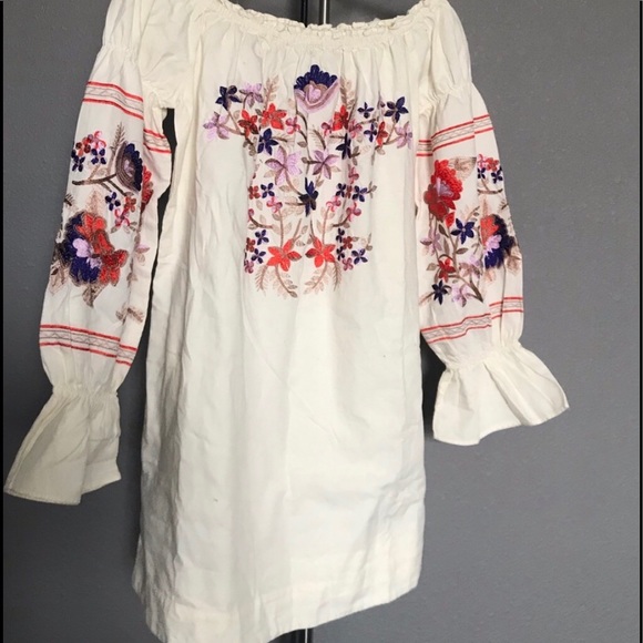 Free People Dresses & Skirts - 🎉HP🎉FreePeopleEmbroidered Off the Shoulder Dress